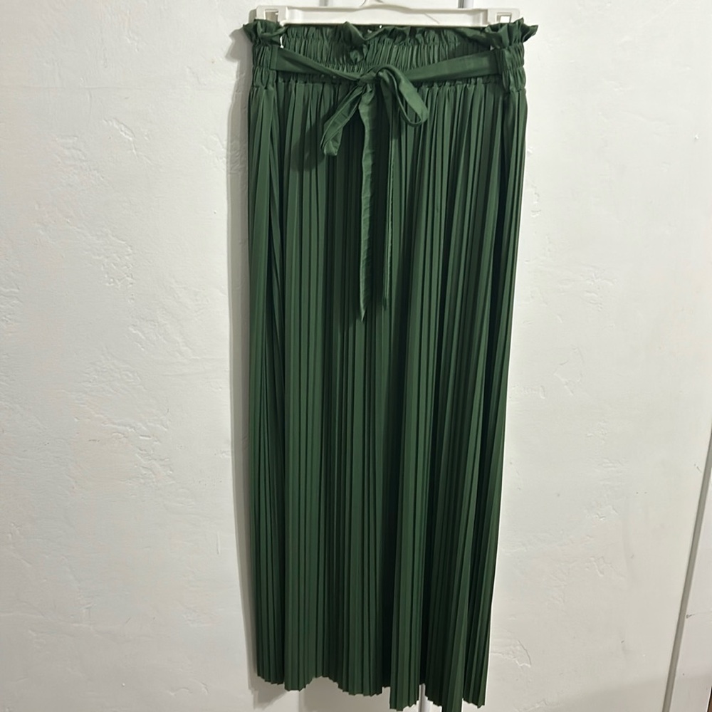 Green pleated skirt